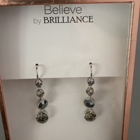 Silvertone crystal dangle earrings NIB - Picture 3 of 4